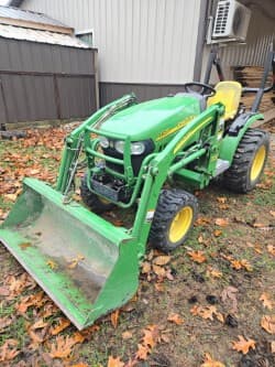 Image of John Deere 2320 equipment image 1