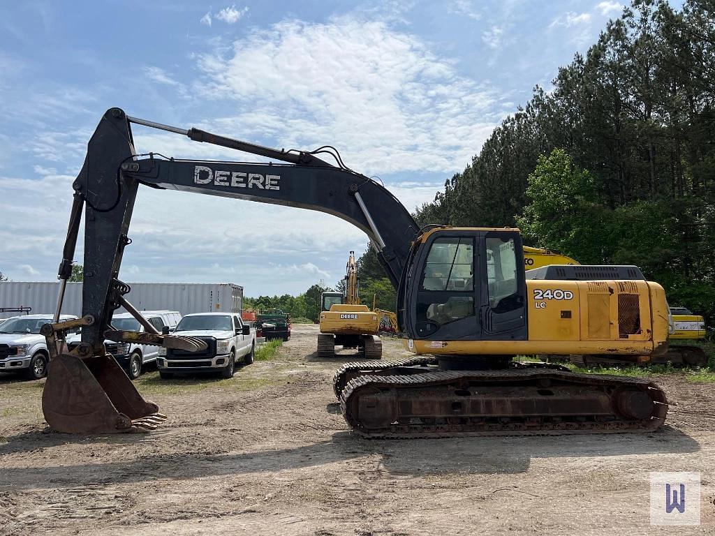 Image of John Deere 240D Primary image