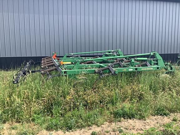 Image of John Deere 2410 equipment image 4