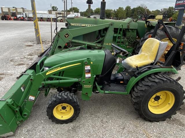 Image of John Deere 2520 equipment image 1