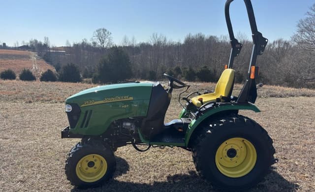 Image of John Deere 2520 equipment image 1
