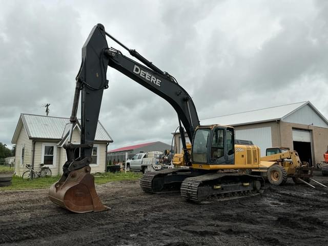 Image of John Deere 270DLC equipment image 1