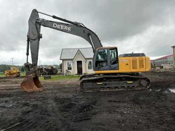 Main image John Deere 270DLC