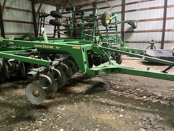 Image of John Deere 2700 equipment image 1