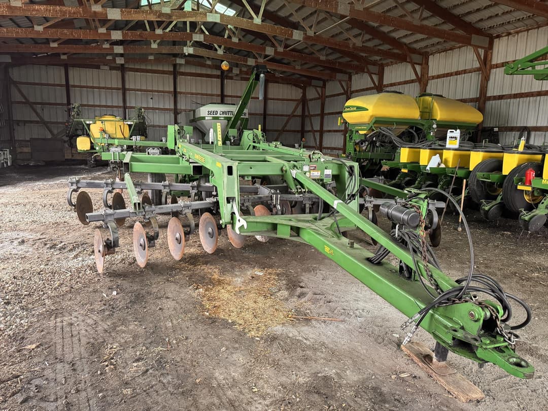 Image of John Deere 2700 Primary image