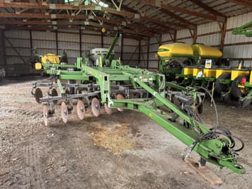 Main image John Deere 2700