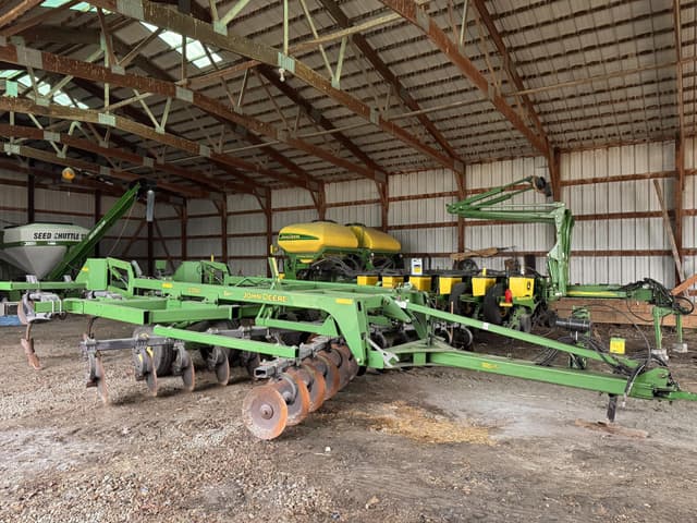 Image of John Deere 2700 equipment image 2