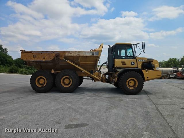 Image of John Deere 300D equipment image 3