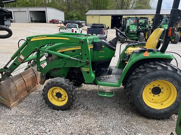 Image of John Deere 3120 equipment image 2