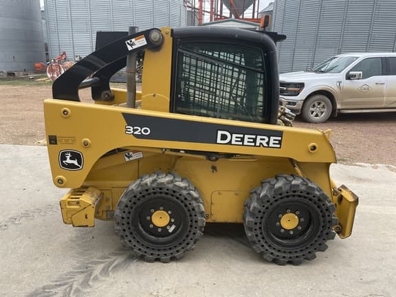 Image of John Deere 320 equipment image 1