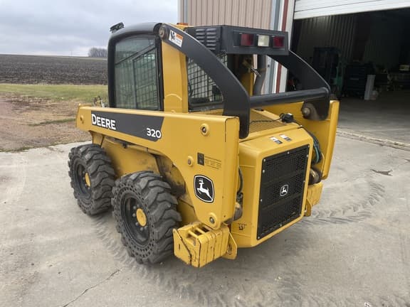 Image of John Deere 320 equipment image 4