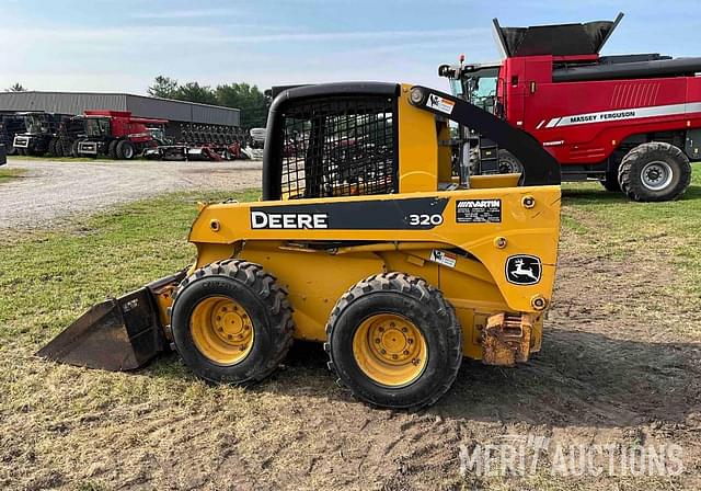 Image of John Deere 320 equipment image 2