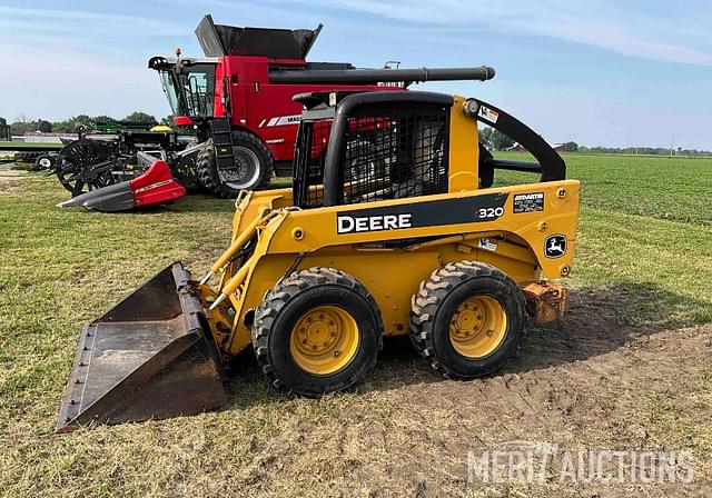 Image of John Deere 320 equipment image 1