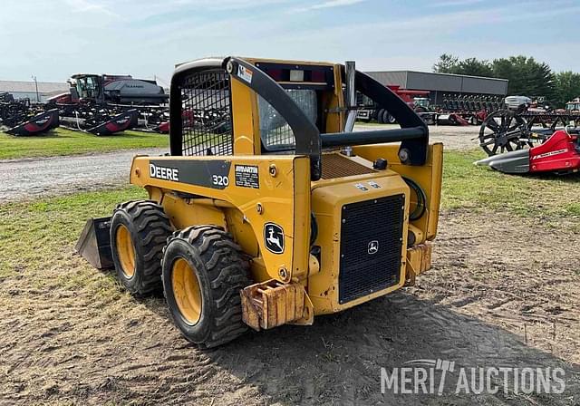 Image of John Deere 320 equipment image 3