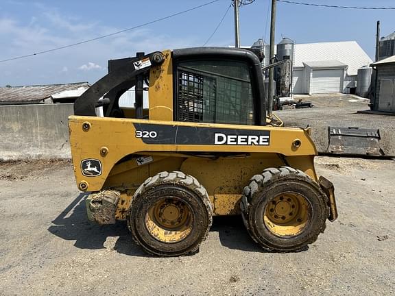 Image of John Deere 320 equipment image 2