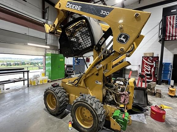 Image of John Deere 320 equipment image 1