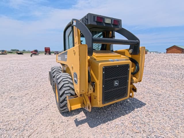 Image of John Deere 320 equipment image 2