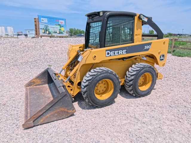 Image of John Deere 320 equipment image 1