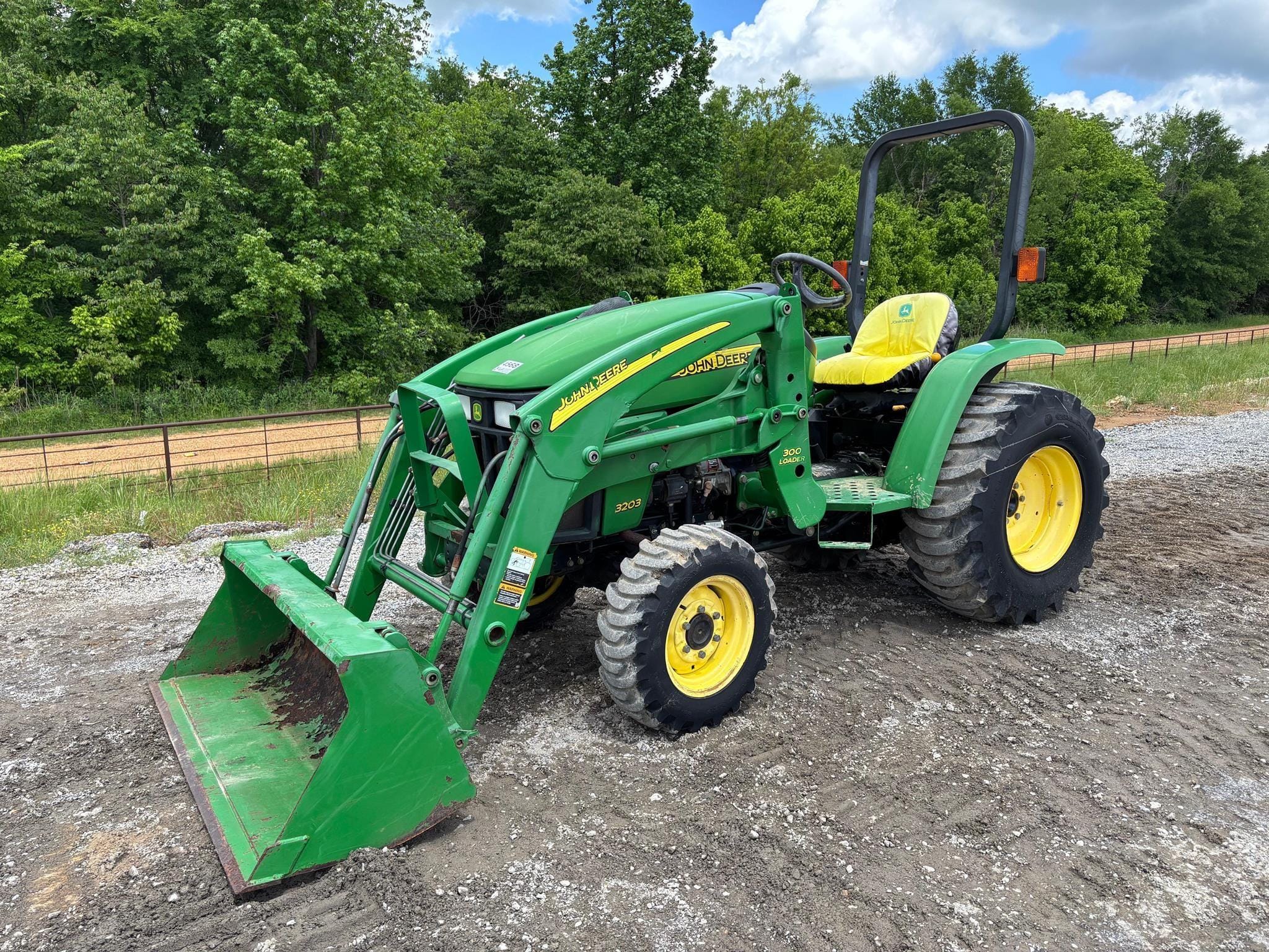 2007 John Deere 3203 Equipment Image0