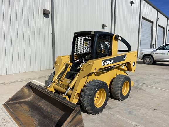 Image of John Deere 325 equipment image 1