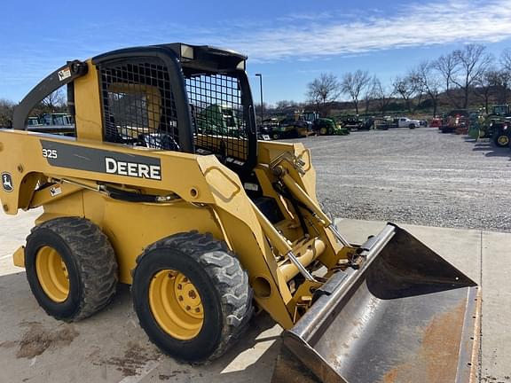 Image of John Deere 325 equipment image 4