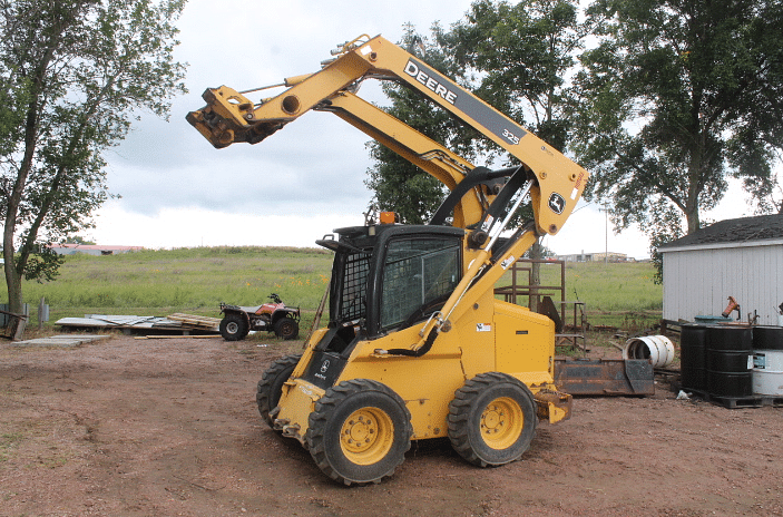 Image of John Deere 325 Primary image