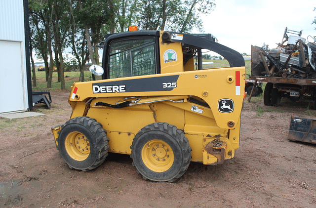 Image of John Deere 325 equipment image 3