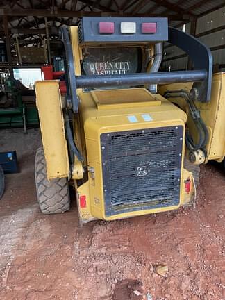 Image of John Deere 325 equipment image 3