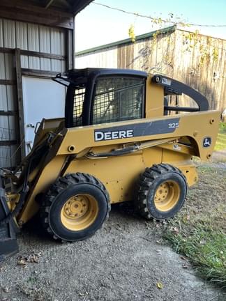 Main image John Deere 325