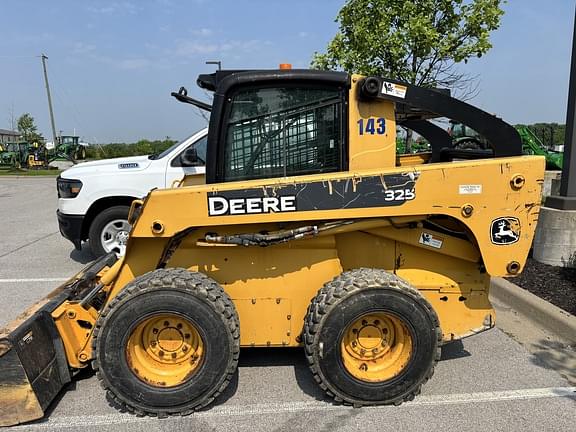 Image of John Deere 325 equipment image 1