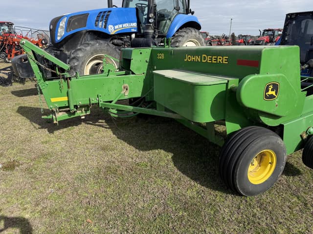 Image of John Deere 328 equipment image 3