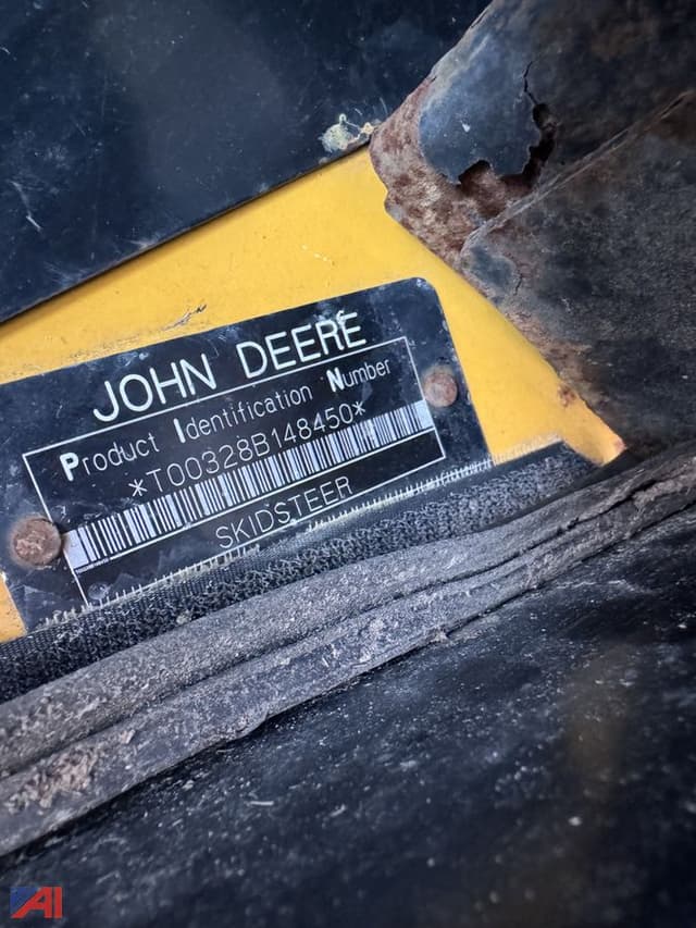 Image of John Deere 328 equipment image 4