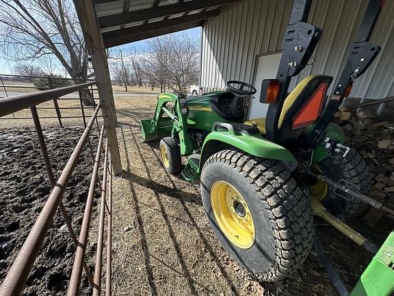 Image of John Deere 3320 equipment image 4