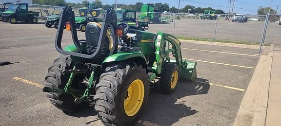 Image of John Deere 3320 equipment image 4