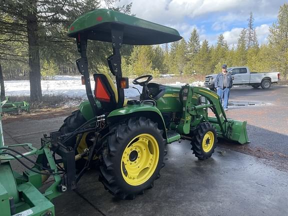 Image of John Deere 3320 equipment image 4