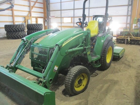 2007 John Deere 3320 Equipment Image0