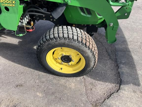 Image of John Deere 3320 equipment image 4