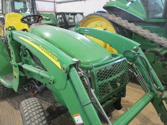 Image of John Deere 3320 equipment image 3
