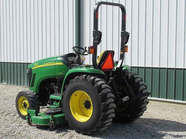Image of John Deere 3320 equipment image 4