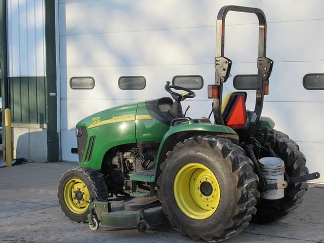 Image of John Deere 3320 equipment image 2