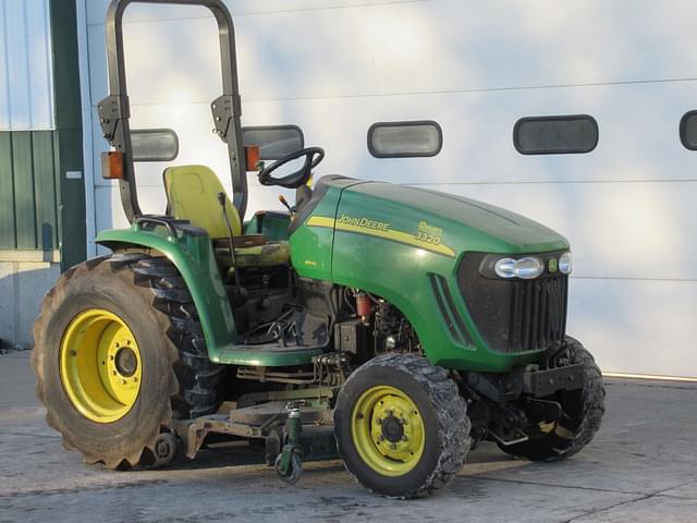 Image of John Deere 3320 equipment image 4