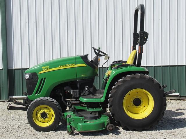 Image of John Deere 3320 equipment image 1