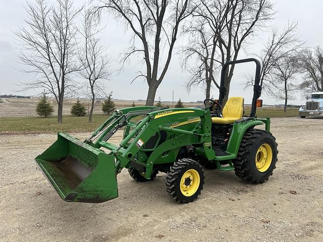 Image of John Deere 3320 equipment image 1