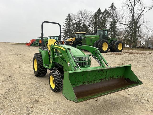 Image of John Deere 3320 equipment image 4