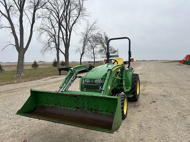 Image of John Deere 3320 equipment image 2