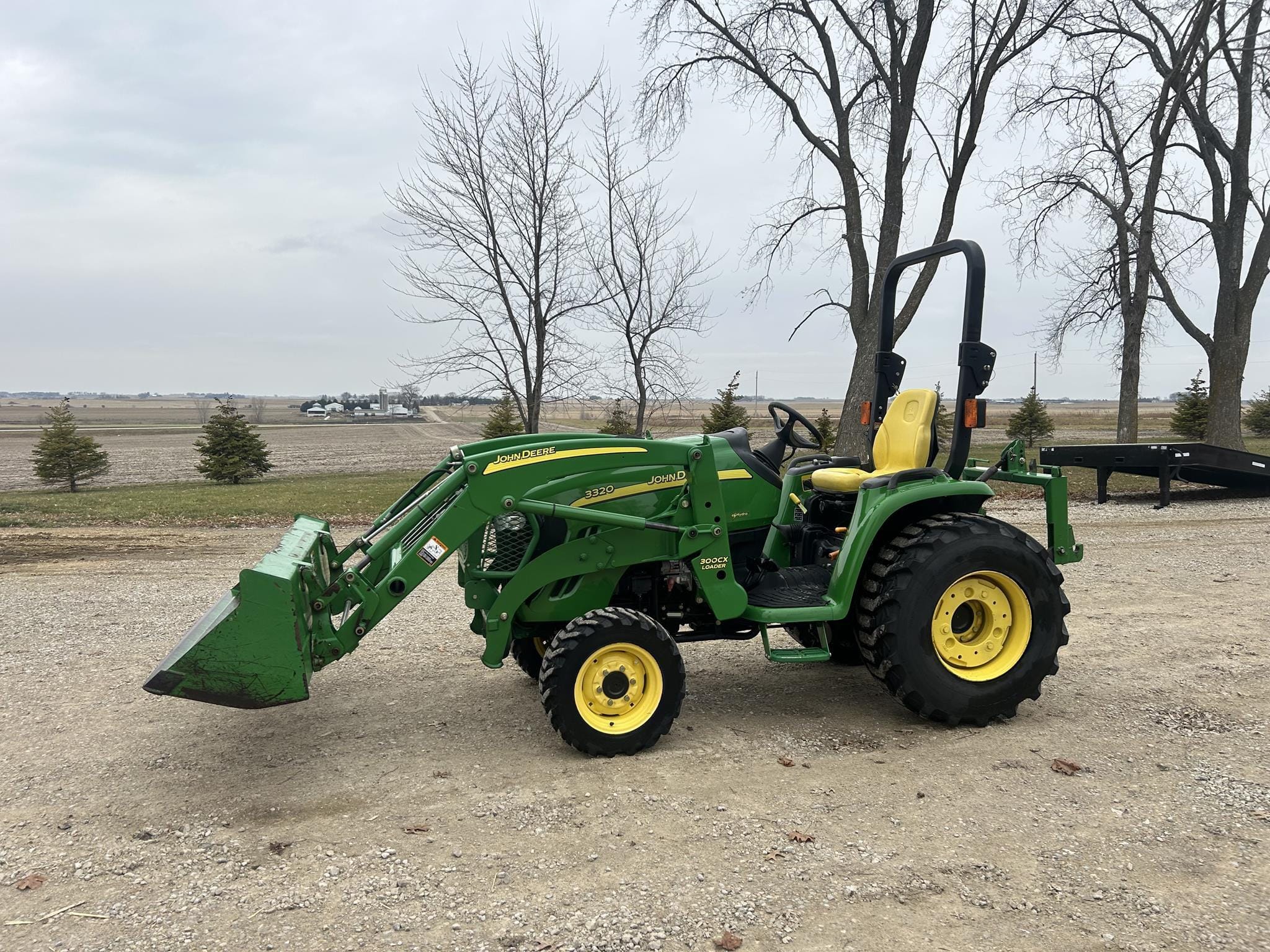 Main image John Deere 3320
