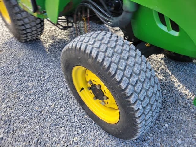 Image of John Deere 3320 equipment image 4