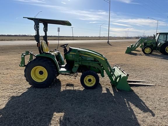 Image of John Deere 3320 equipment image 3