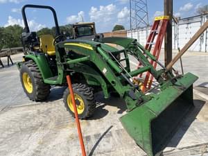 2007 John Deere 3320 Image