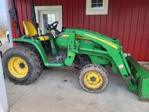 2007 John Deere 3320 Image